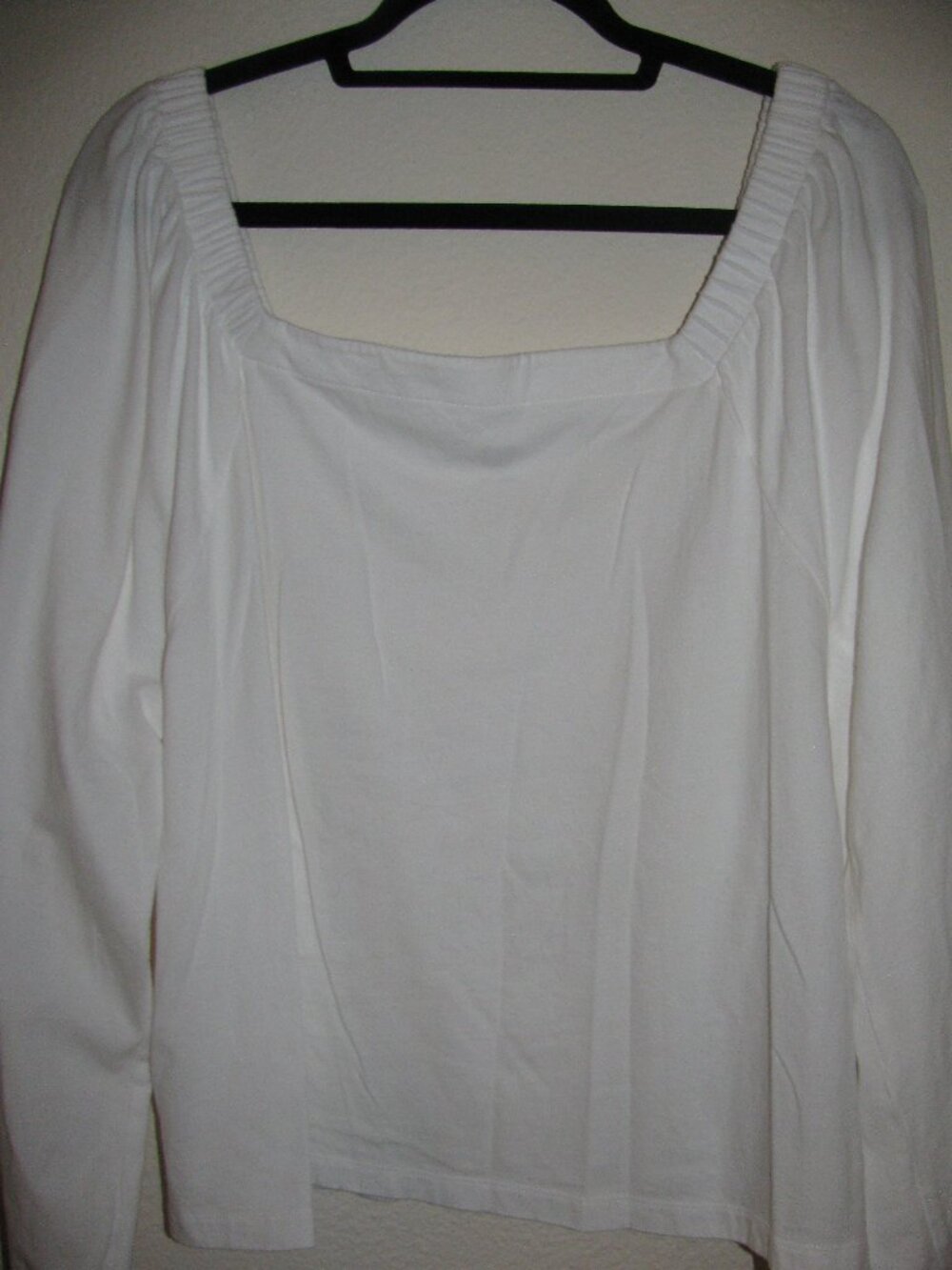 WOMENS LONG SLEEVED - SQUARE NECK - SUPER SOFT - SIZE LARGE